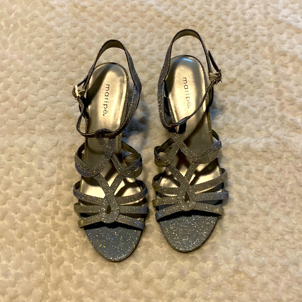 Women’s classy, dressy silver sandal, size 9, new, 2” heel
